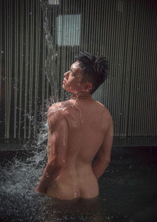 PHOTO-SET-BLUE-MAN-64---A-ZHEN-ONE-YEAR-LATER